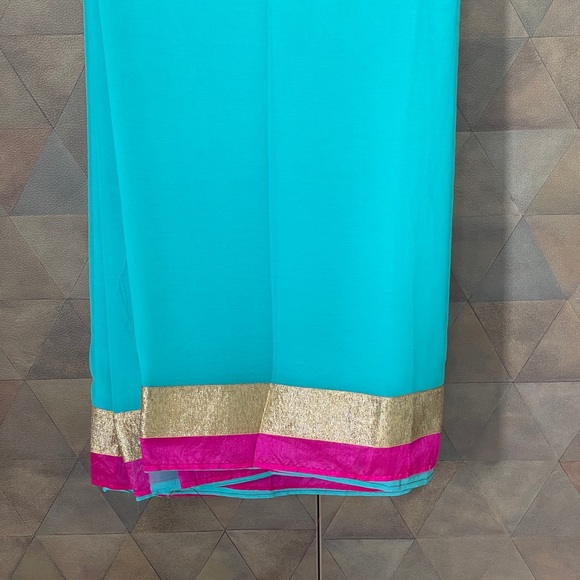 Saree with embroidery blouse piece - Picture 2 of 5